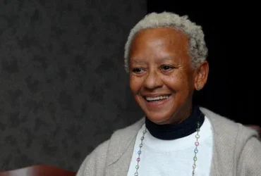 Nikki Giovanni honored with the Frost Medal for Lifetime Achievement.