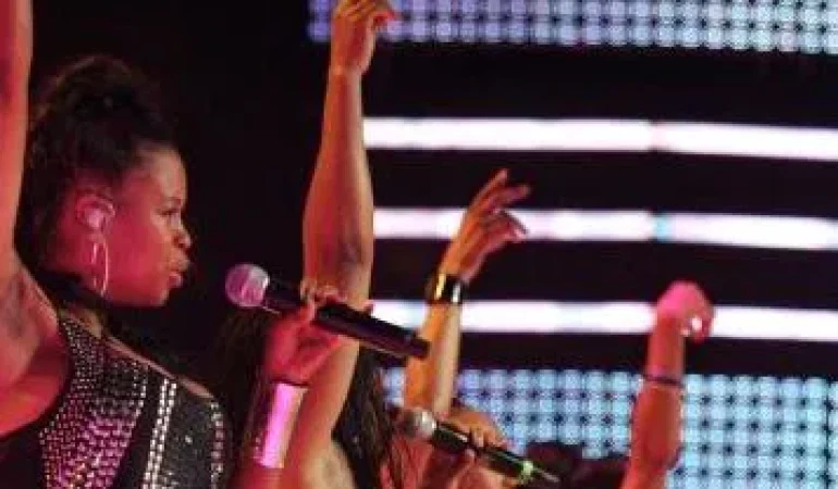 Dawn Robinson’s ex offers her a job after she reveals she’s homeless.