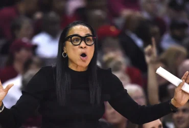 Dawn Staley stays composed after ending UConn’s undefeated run, while Geno Auriemma responds to the tense exchange.