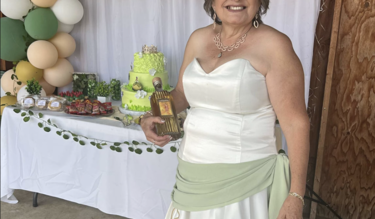 60-Year-Old Woman Celebrates Milestone Birthday with a Surprise “Quinceañera”.