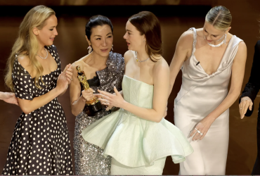 Michelle Yeoh’s Explanation for Passing Emma Stone’s Oscar to Jennifer Lawrence Takes Center Stage in Entertainment News.