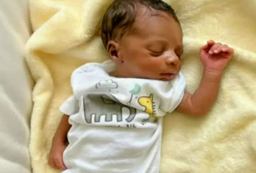 Woman gives birth to son mid-flight, names him Skylen