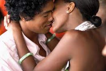 Is It Okay To Kiss, Hug and Hold Hands On The First Date?