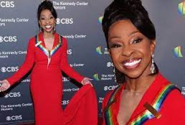 Gladys Knight Gets The Flowers She Deserves
