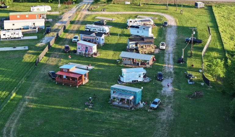 A group of 11 women say life is blissful when it’s just them: “No men, no problems. “