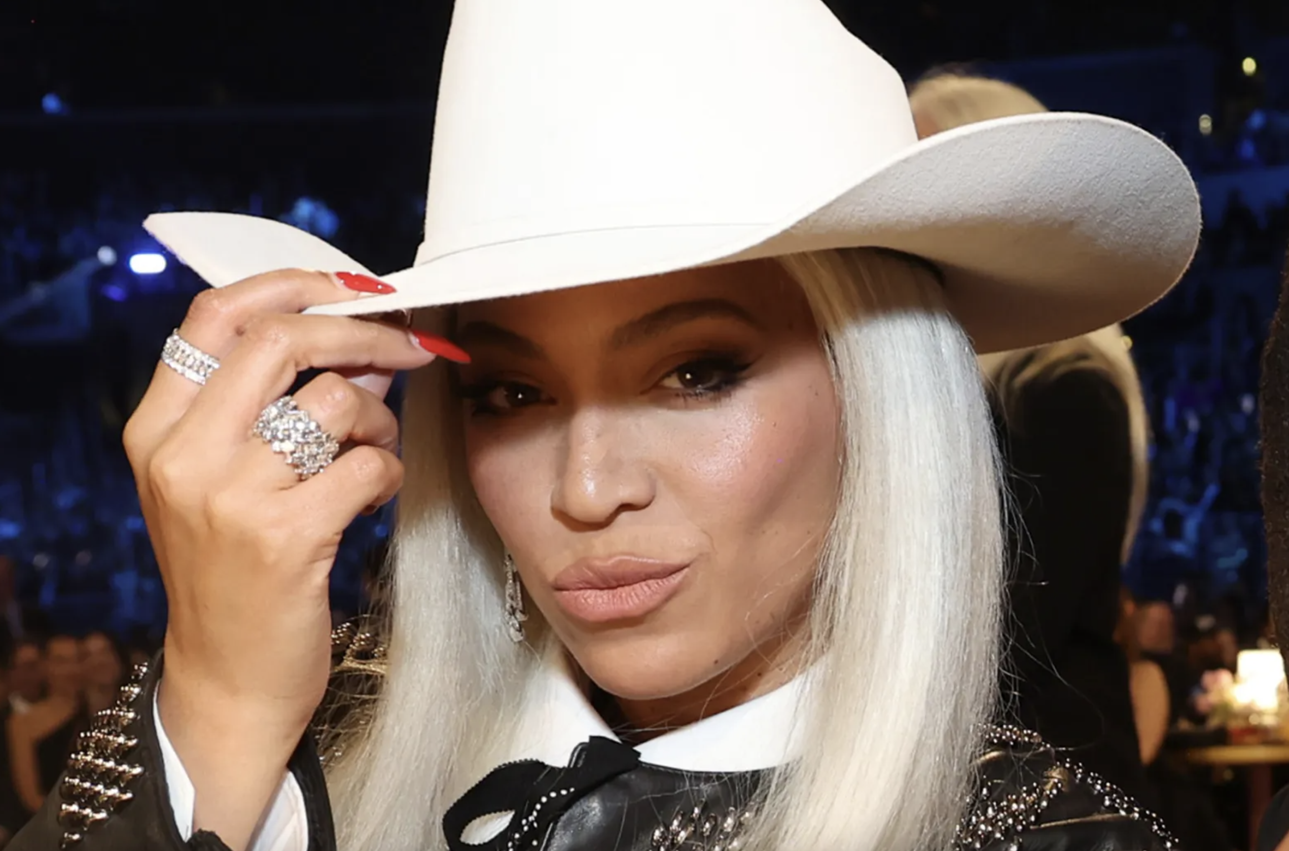 Beyoncé Speaks Out on Country Music Backlash: Unveils ‘Cowboy Carter’ Album Cover with Patriotic Message.